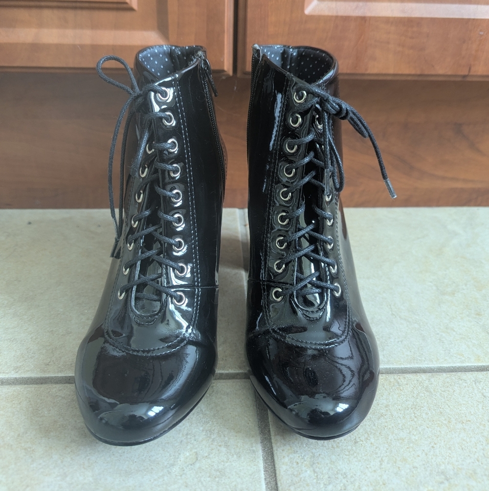 Genuine Black Italian Leather (Patent/Varnish) Ankle Boots SZ 37 (7.5-8 US)